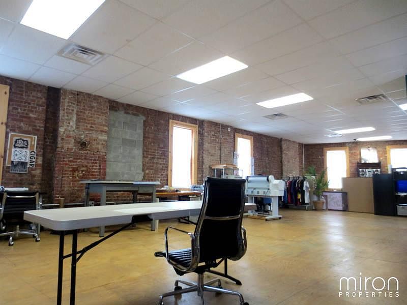 2nd image of 105 Jamaica Ave