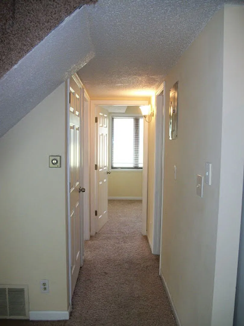 Campus West Apartments — Photo 4