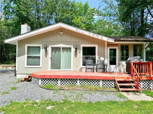 165 Tumbleweed Dr, Long Pond, PA 18334