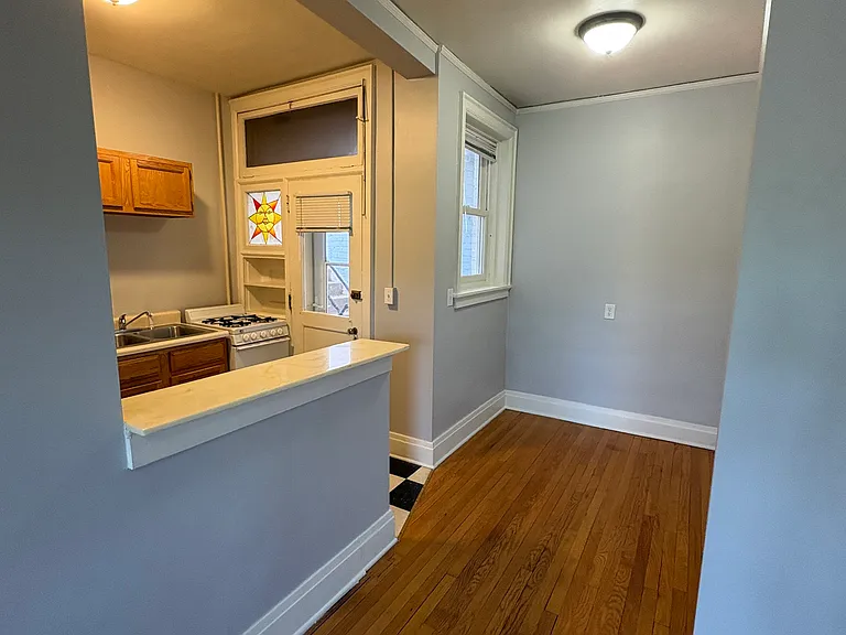 520 S 31st St #6 — Photo 2