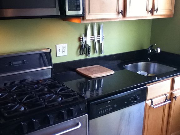 3rd image of 2215 W Ainslie St #2