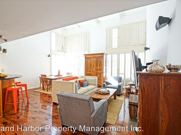5th image of 3504 Crest Dr