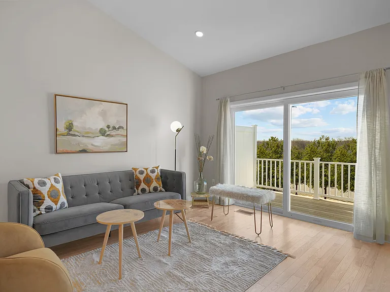 Hillsgrove at City Centre — Photo 8