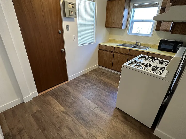 1823 1st Ave S #4 — Photo 3