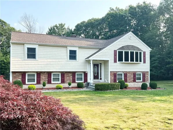 45 Partridge Ln, Putnam Valley, NY 10579