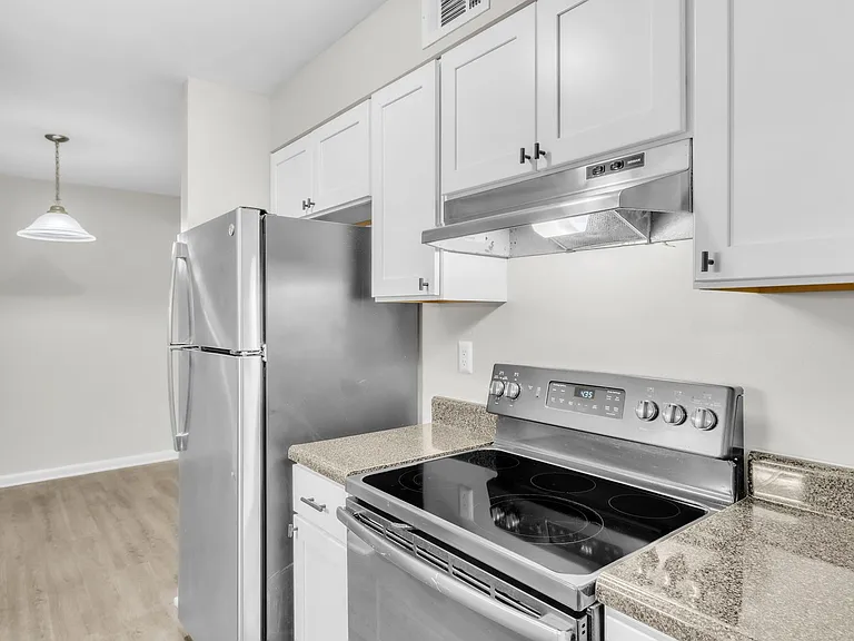 Country Creek Apartments — Photo 11
