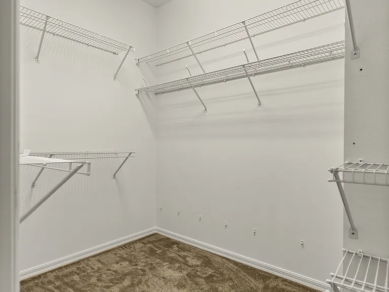 315 E Reehill St — Photo 16