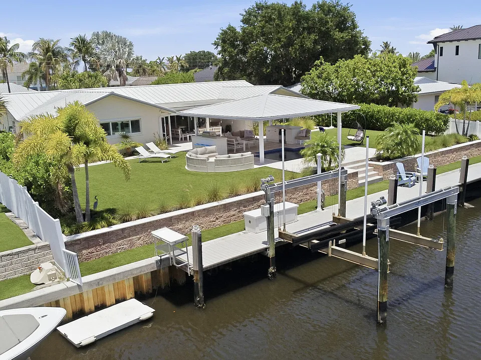 16 Leeward Cir