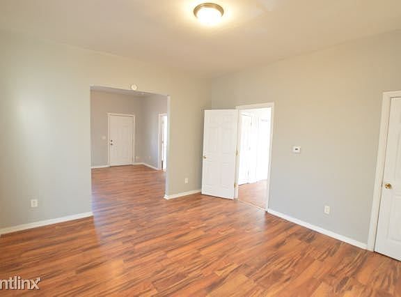 4th image of 1907 Hoyt Ave