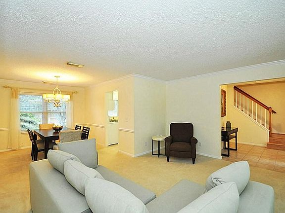 Another view. Note the fresh paint and clean look -- I dare you to find dirt or clutter!