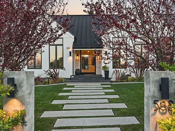 3rd image of 588 Craig Rd