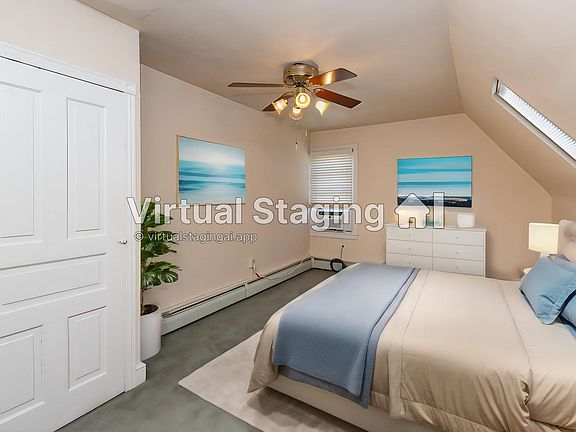 Bedroom w/ 2 Closets