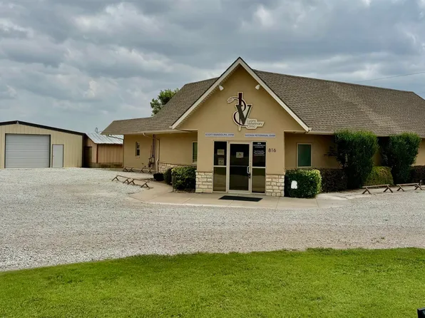 815 N Grand Ave, Lyons, KS 67554
