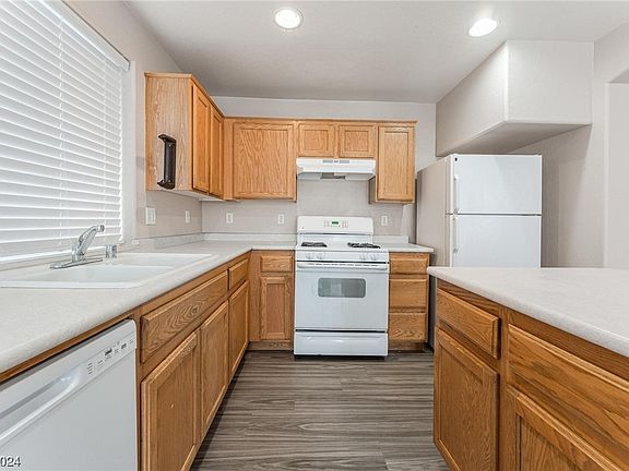 4th image of 2111 Lady Frances Ln