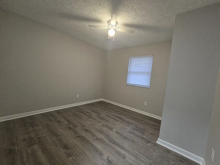 609 Main St #13 — Photo 8
