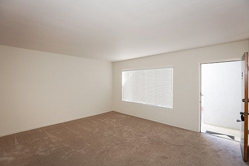 4th image of 13418 Moorpark St APT 2