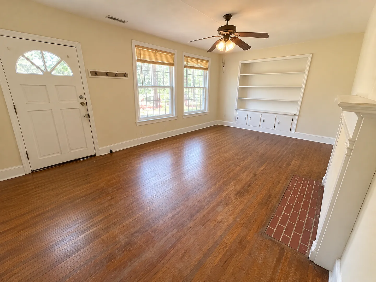 3 Bedroom Walkable to Campus Pre-Leasing for August 9 2027! — Photo 4
