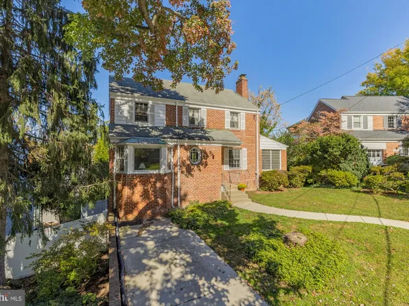 8215 Larry Pl, Chevy Chase, MD 20815