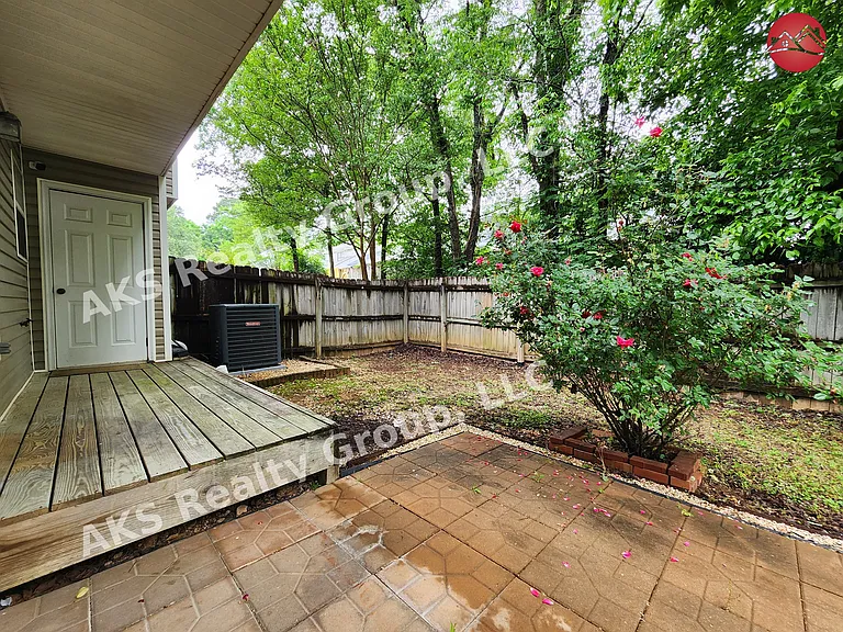 1090 Thompson Rd — Photo 15