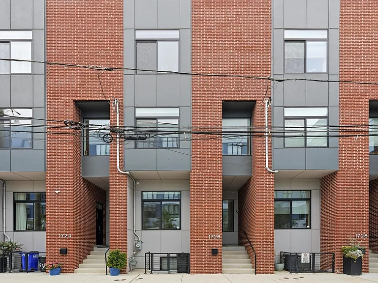 1726 N Hope St — Photo 1