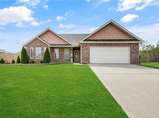 781 Reisling St, Centerton, AR 72719