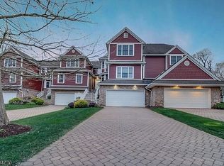 9 Turnberry Ln, Hamburg, NJ 07419