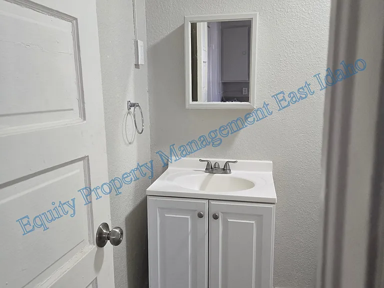 815 E Clark St #3 — Photo 5