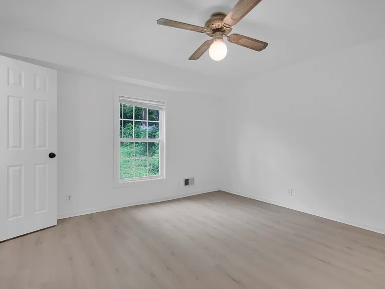 10205 Seatonville Rd — Photo 5