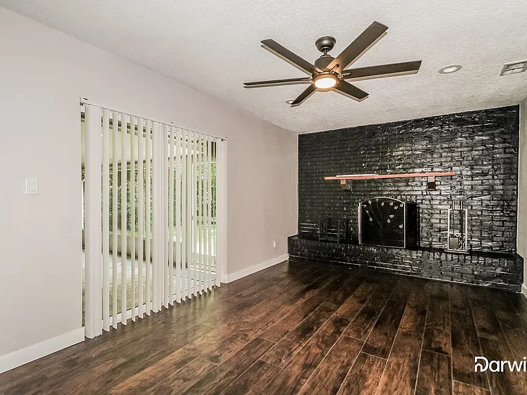 2244 Coventry Dr — Photo 4