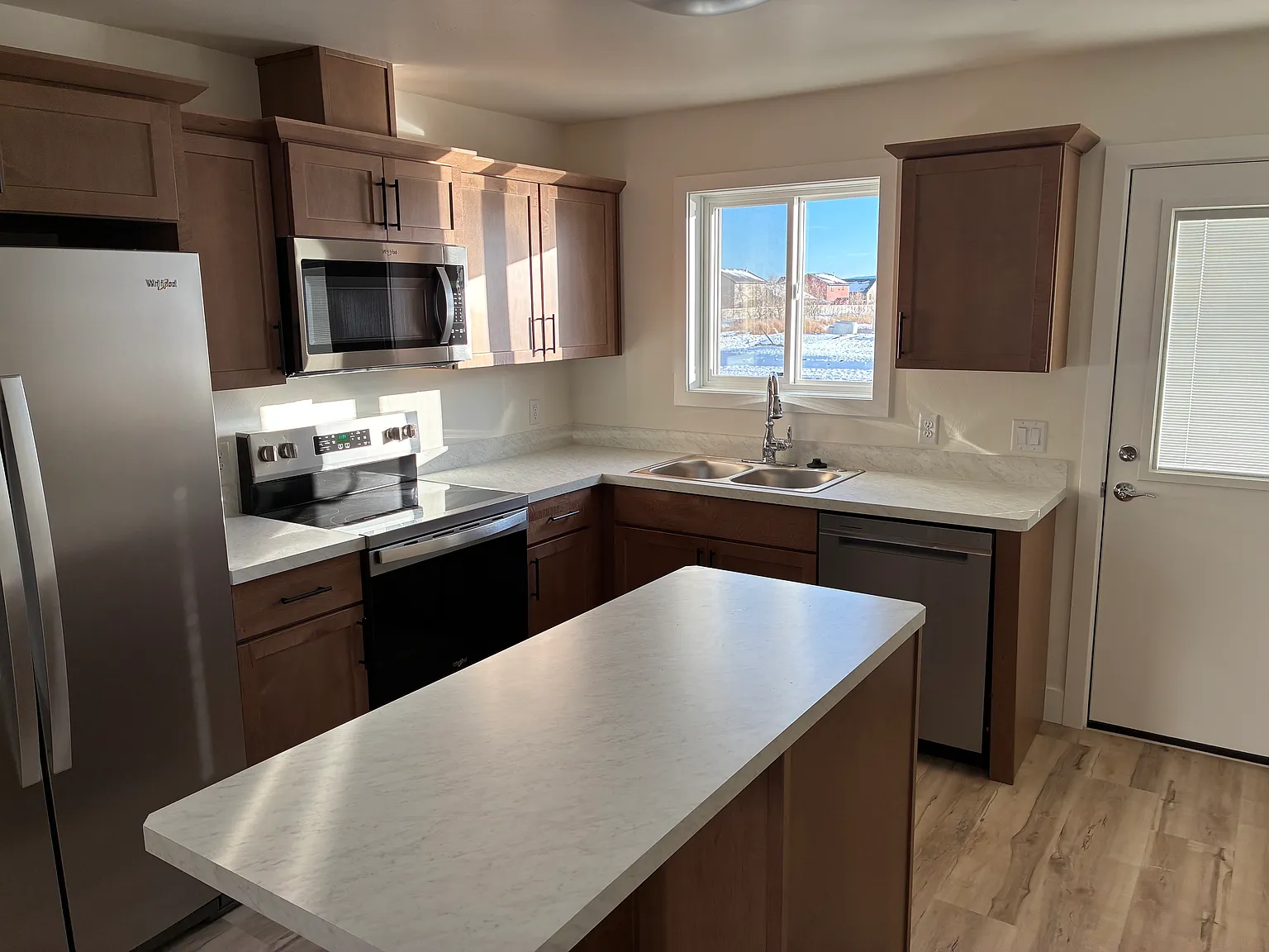 3 bed, 2.5 bath, 1224 sqft, $2,250 — Photo 2