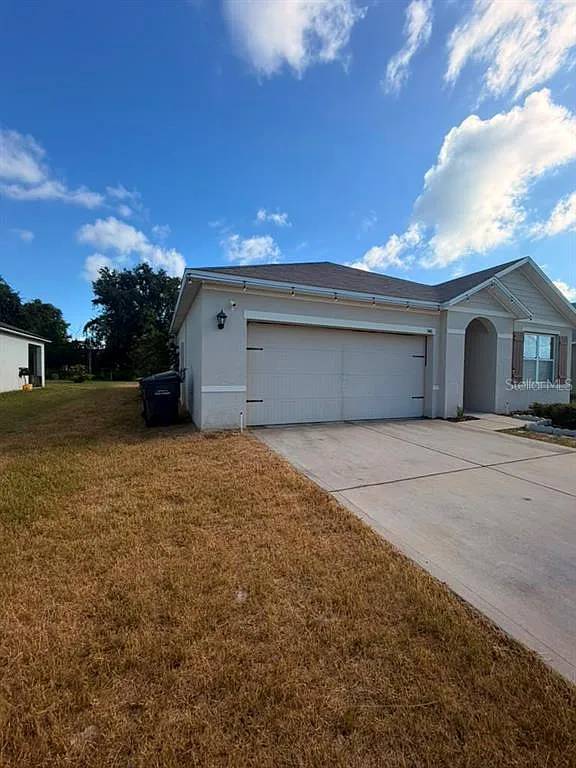 3 bed, 2.0 bath, 1690 sqft, $1,900 — Photo 3