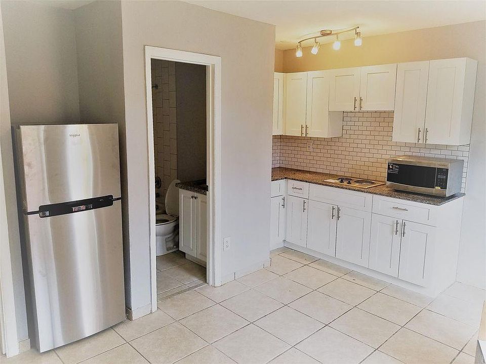 1st image of 505 SE 23rd St #2