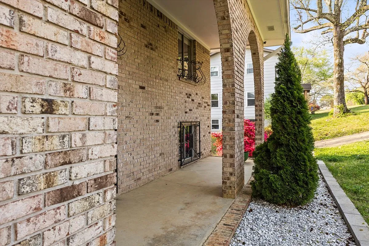 Building Photo - 4202 Highwood Dr