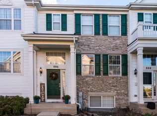 886 Clover Ln, Hampshire, IL 60140
