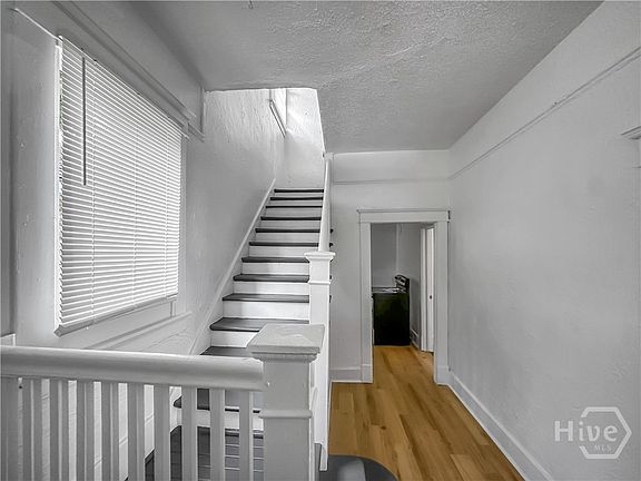 5th image of 1022 W 46th St