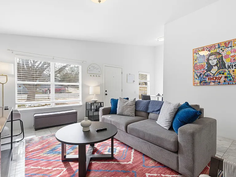 208 Flournoy Dr — Photo 1