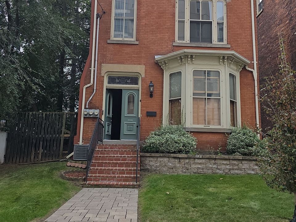 1st image of 123 Jackson St W