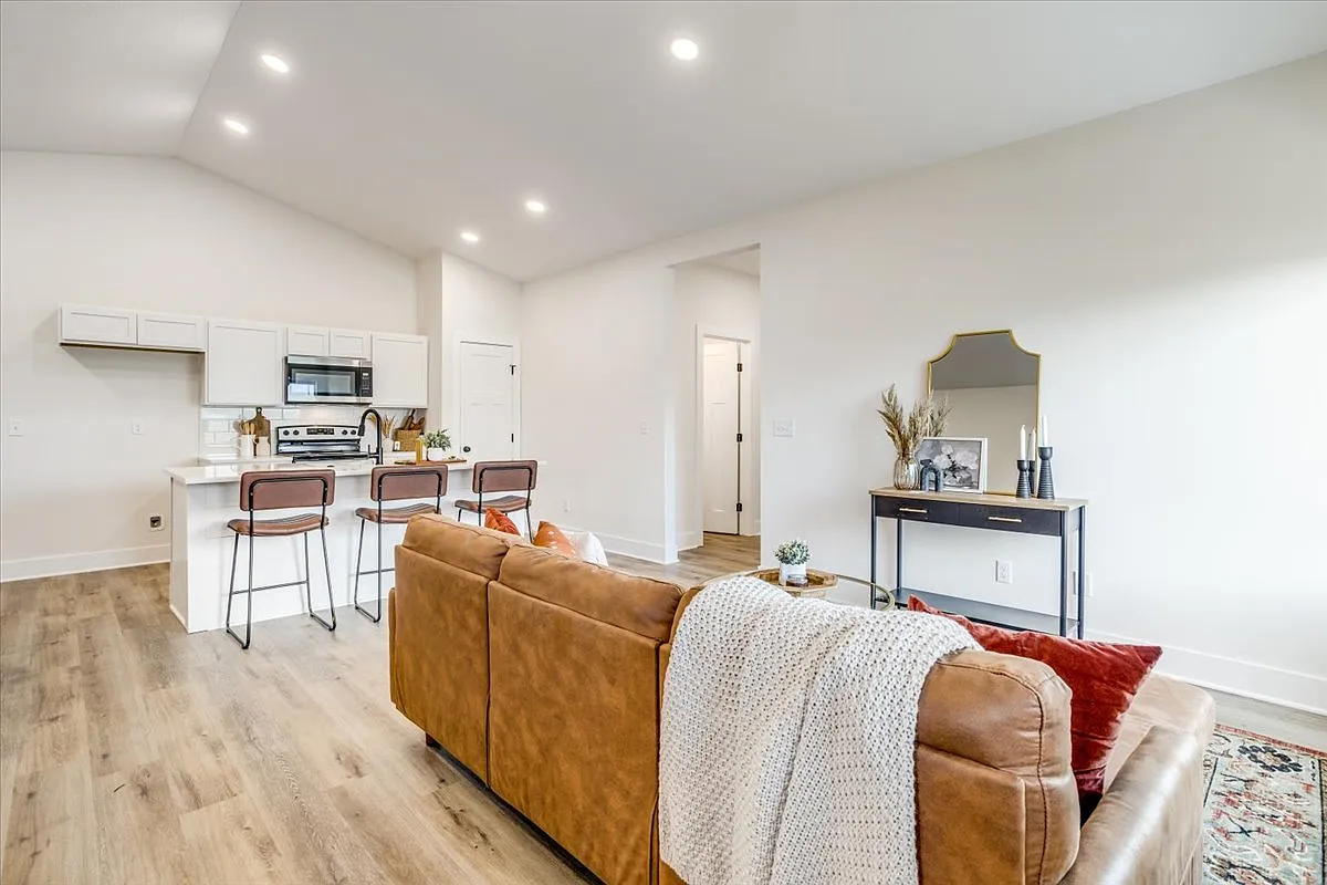 419 Briarbrook Ln — Photo 3