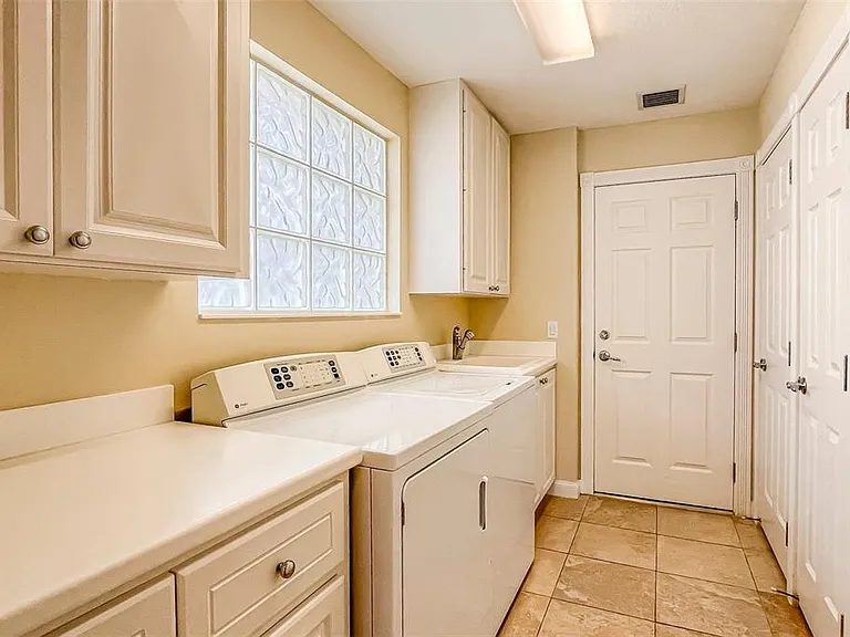11830 Delfina Ln — Photo 25