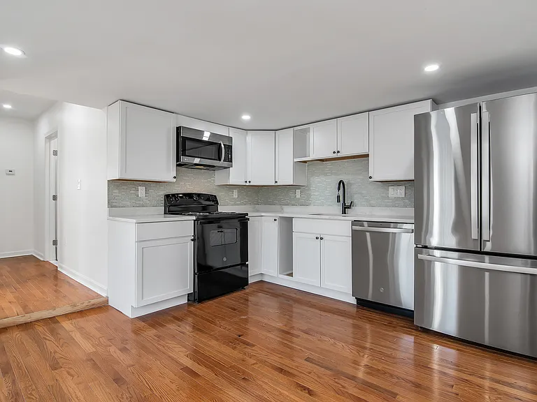 139 E Haverhill St — Photo 9