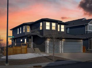 325 S Crestmont Dr SW, Calgary, AB T3B 6G9