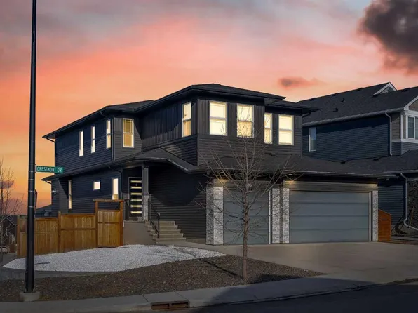 325 S Crestmont Dr SW, Calgary, AB T3B 6G9