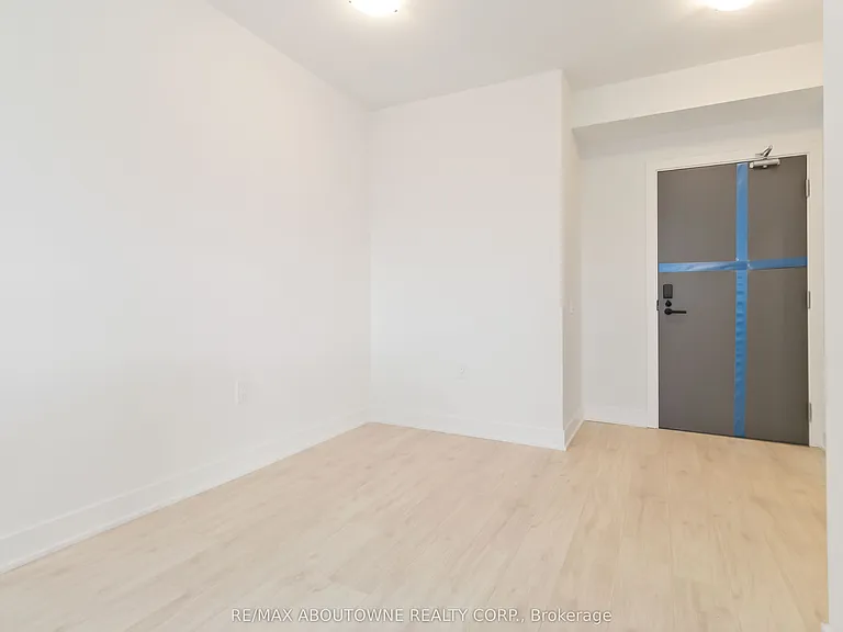 2088 James St #1109 — Photo 7