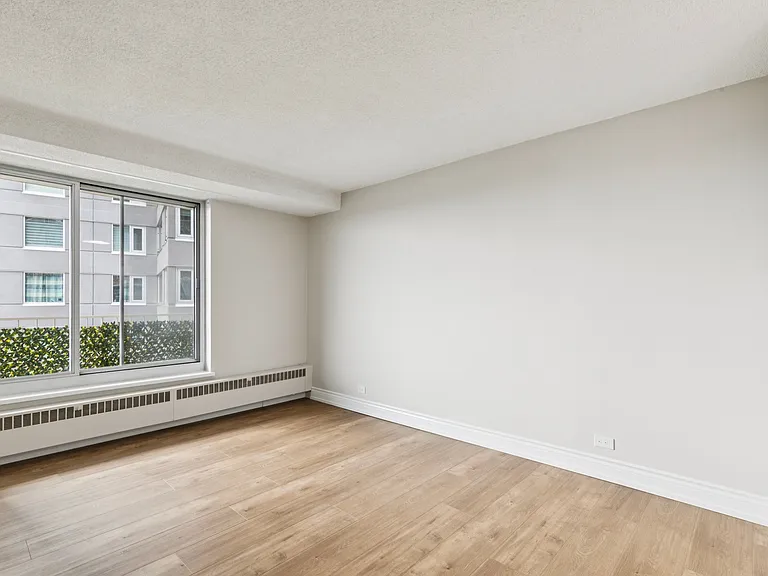 12207 Jasper Ave NW — Photo 22