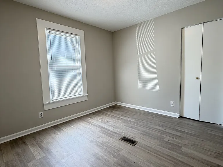 919 N Walnut St — Photo 6
