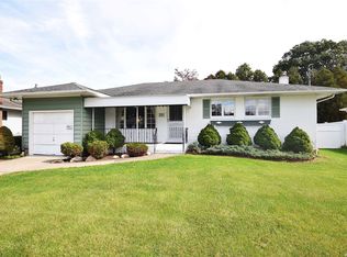 331 W 9th St, Deer Park, NY 11729