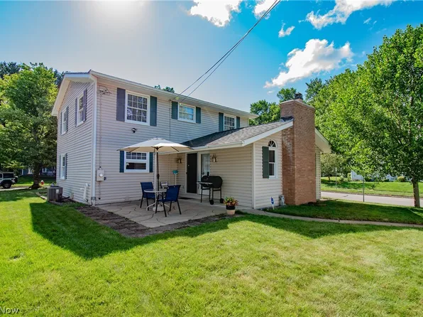 2152 Hoch Dr, Cuyahoga Falls, OH 44221