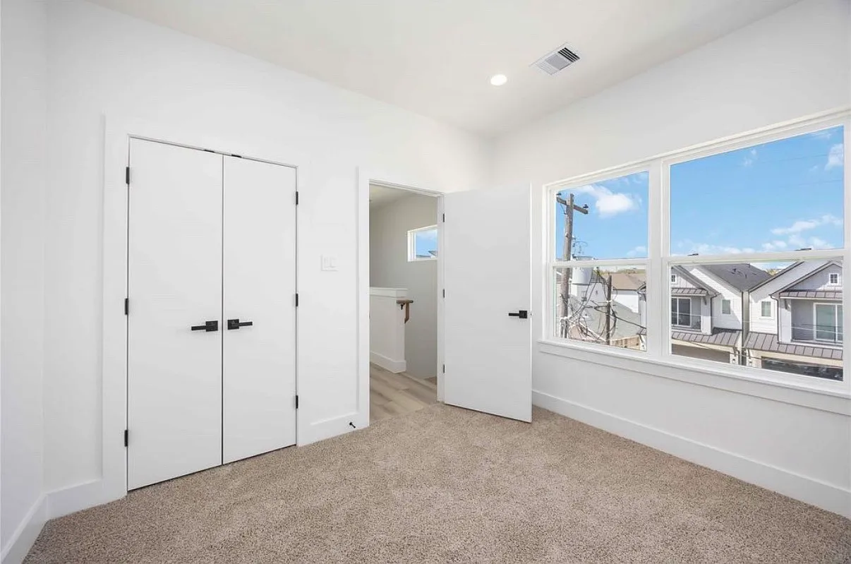 3 bed, 3.5 bath, 1771 sqft, $2,399 — Photo 4