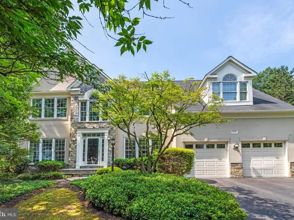 12691 Fox Woods Dr, Oak Hill, VA 20171