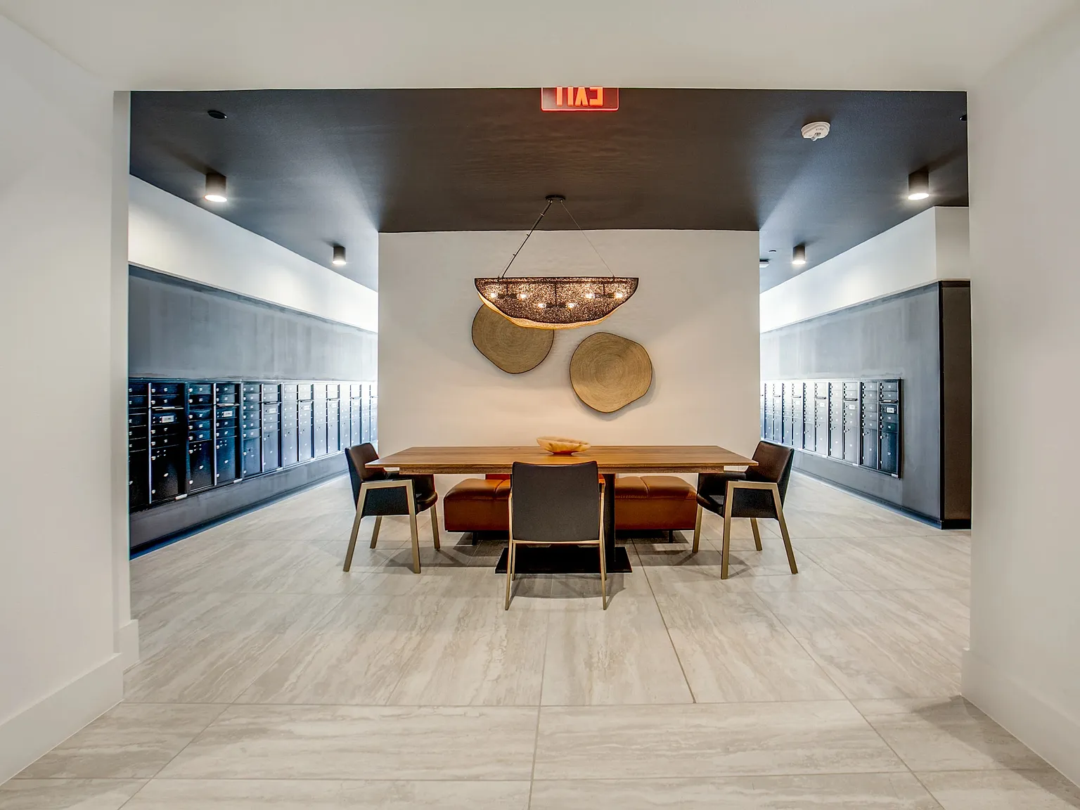 J Pl, Plano — Photo 2